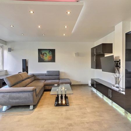 "Magic Red" De Miss.K Conciergerie Apartment Macon Bagian luar foto