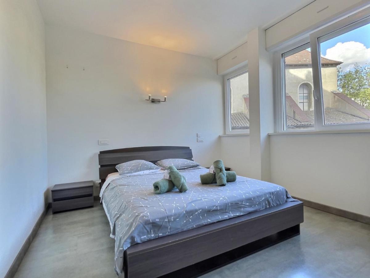 "Magic Red" De Miss.K Conciergerie Apartment Macon Bagian luar foto