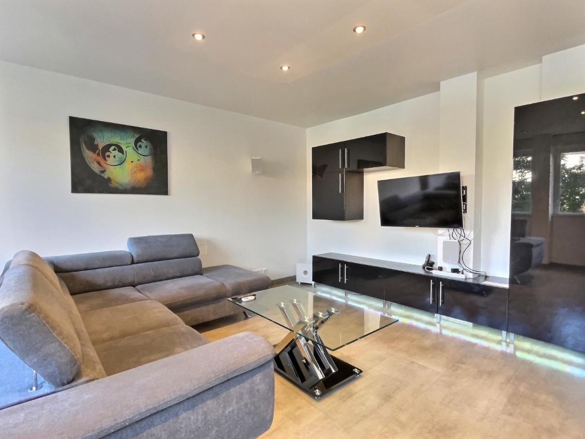 "Magic Red" De Miss.K Conciergerie Apartment Macon Bagian luar foto