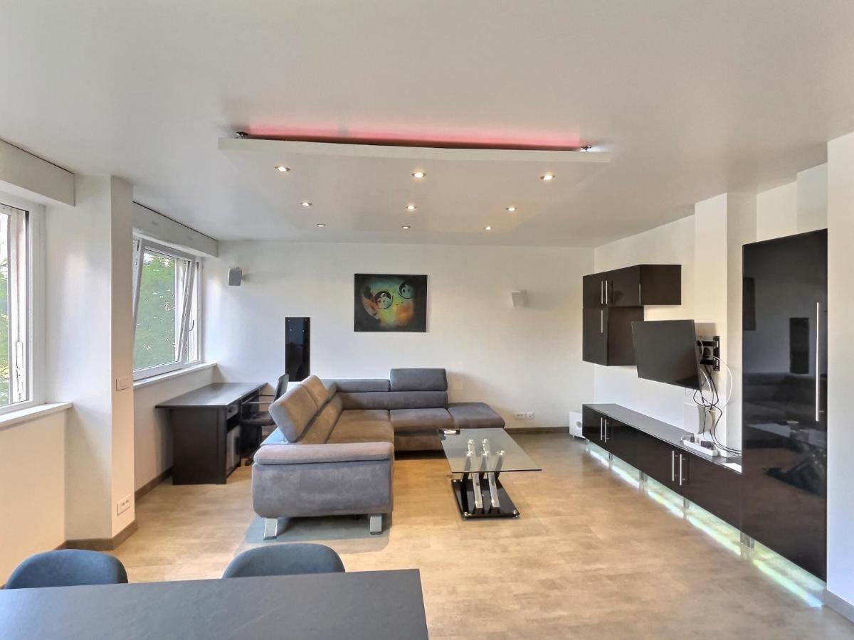 "Magic Red" De Miss.K Conciergerie Apartment Macon Bagian luar foto