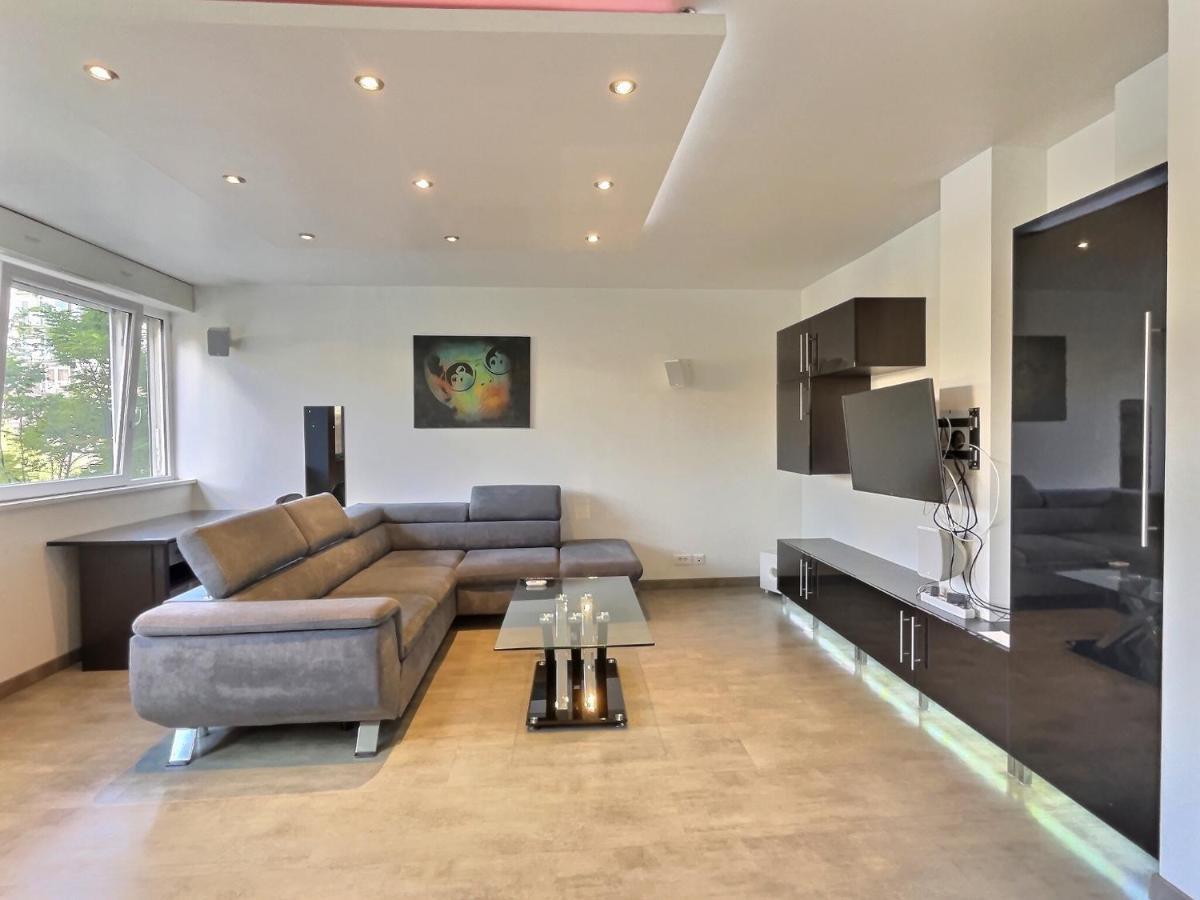 "Magic Red" De Miss.K Conciergerie Apartment Macon Bagian luar foto